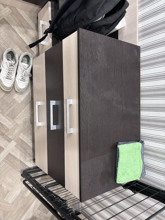 Кровать, две тумбочки, комод, шкаф