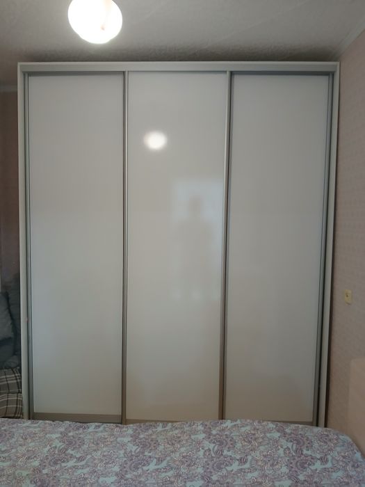 шкаф отличный обьемный