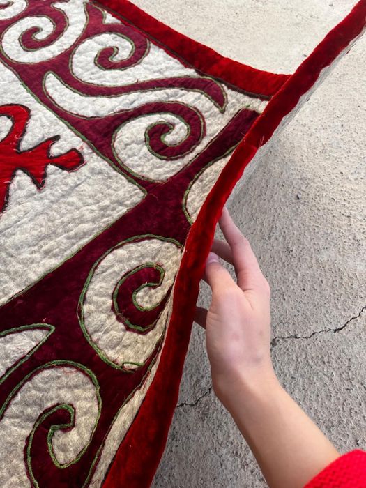 түсті киіз сатылады