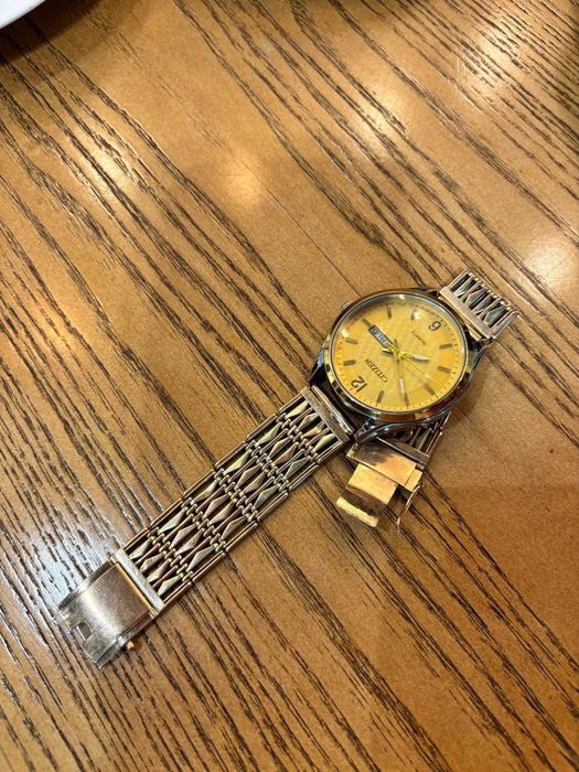 Qo’l soati sotiladi tilla