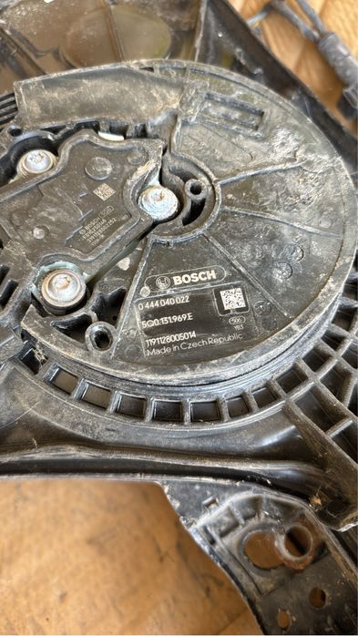 Rezervor Adblue cu pompa Audi A3 Golf 7 T Roc 5Q0131877P