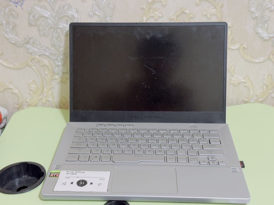 Asus Rog Zephyrus 14