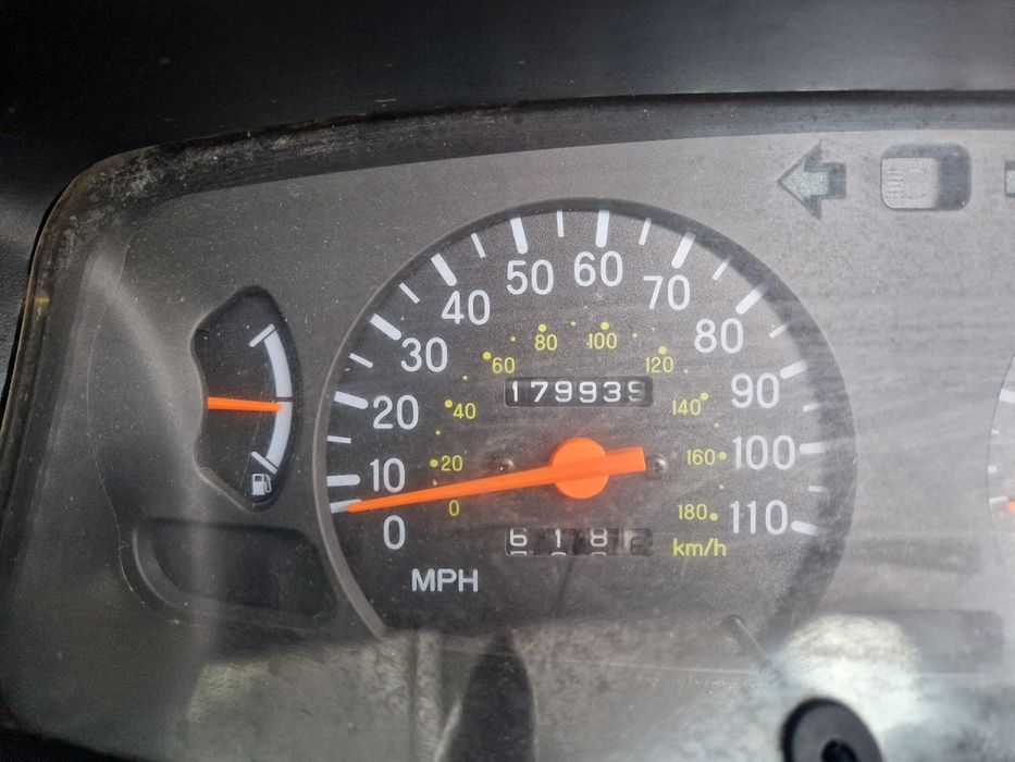 Mitsubishi l200  2002