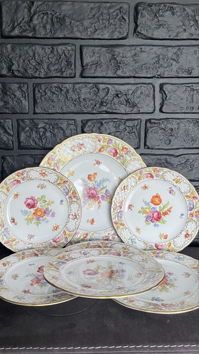 Антикварный  сервиз. Цветы Императрицы