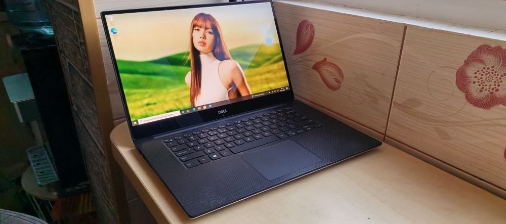 Laptop Dell XPS 9570 4K Touch__i7-8750H_1TB SSD HYNIX_16GB DDR4_Nvidia GTX 1050Ti Max-Q_Full Metal__9/10 Estetic _ 10/10 functional