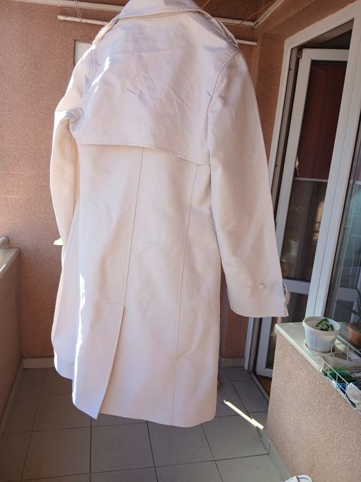 Бял дамски шлифер