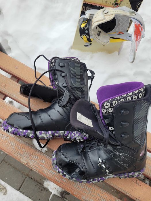 Сноуборд и ботинки Atom