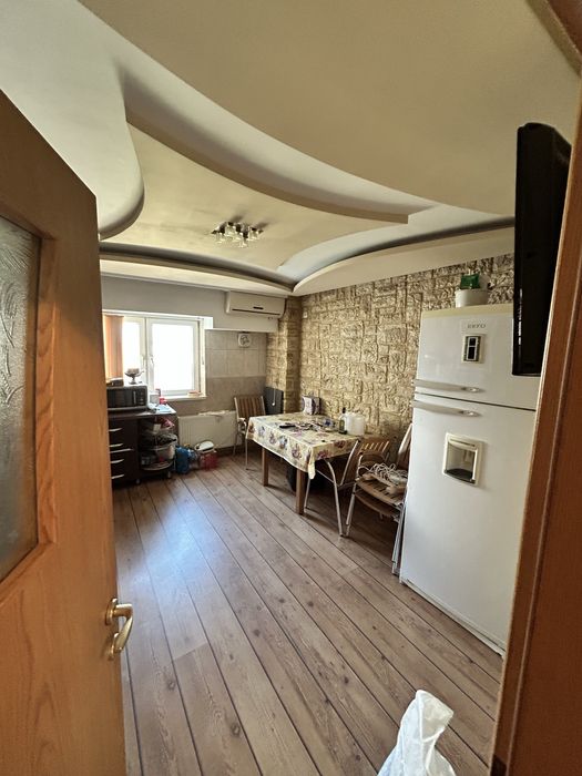 Apartament 4 camere+2 bai +garaj, etaj 6 lângă hotel City.