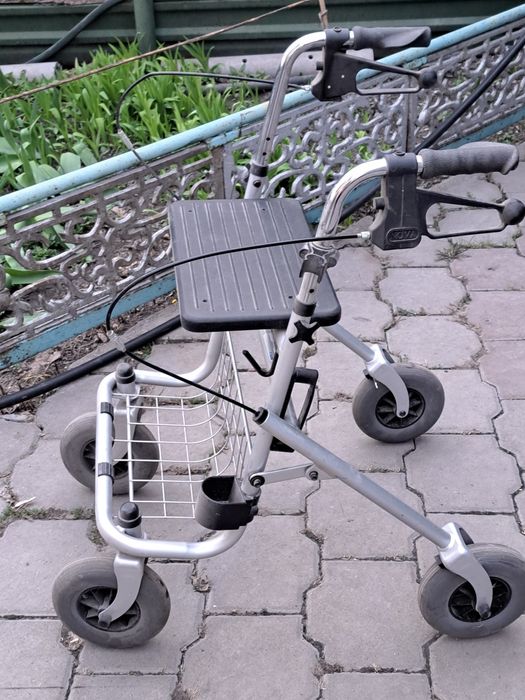 Кресло-коляска инвал и ходунки прогулочные