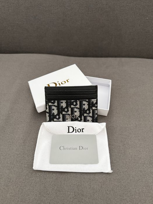 Стилен кардхолдър (cardholder)