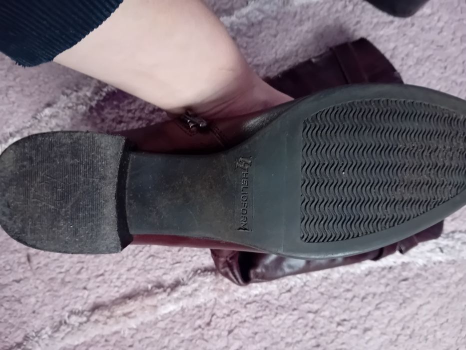 Vând haină de piele