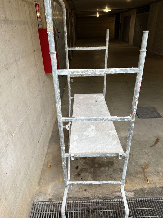 Schela mobila mica pentru interioare