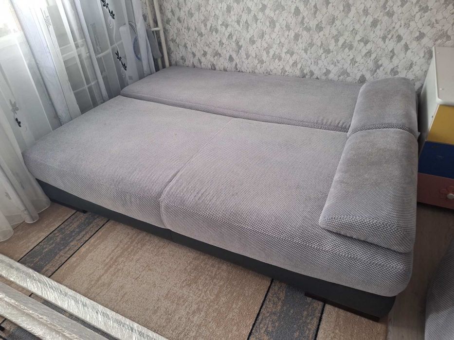 Сив диван с функция сън