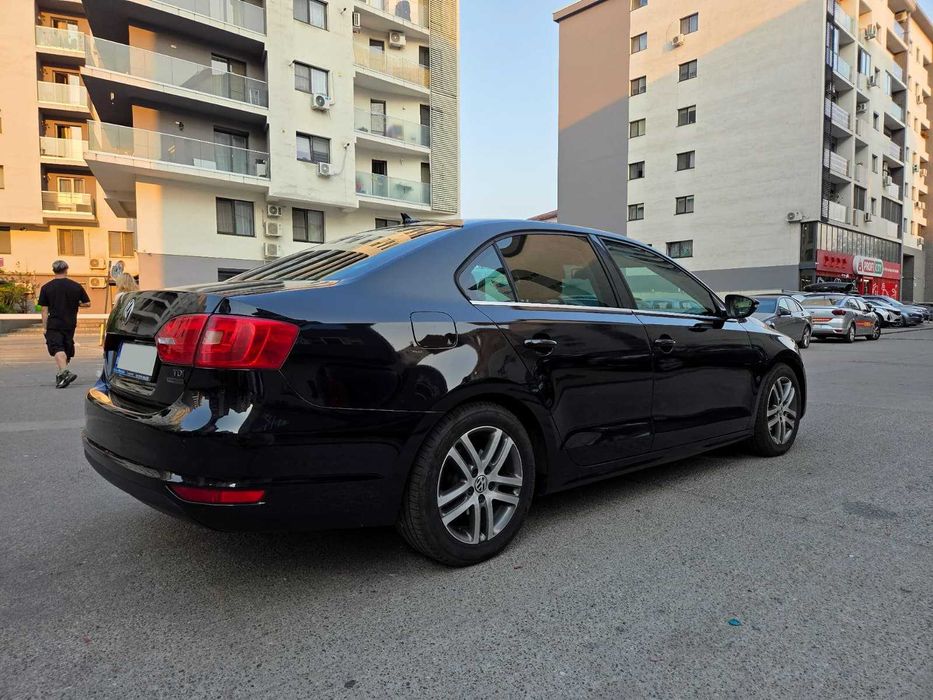 VOLKSWAGEN Jetta 2012 — imagine 4