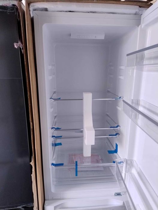 *Ново* Koмбиниран Хладилник с долен фризер CHIQ 176 см