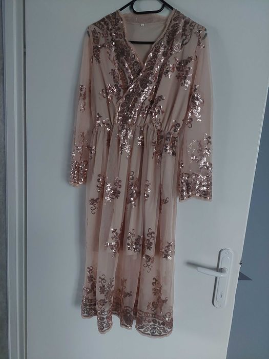 Рокля  с  пайети