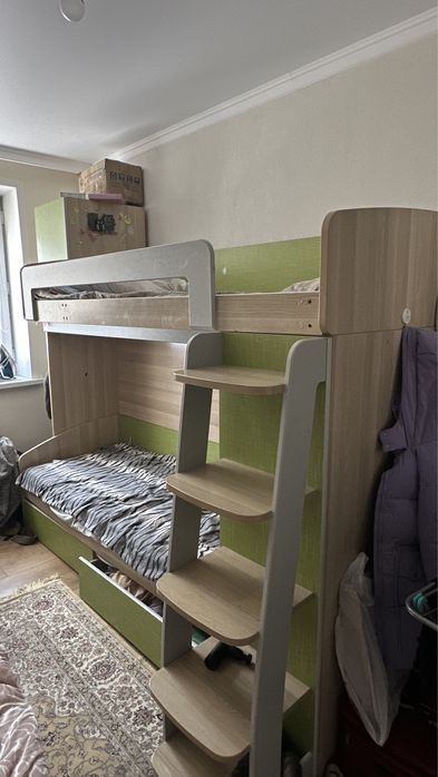 Двухъярусная кровать
