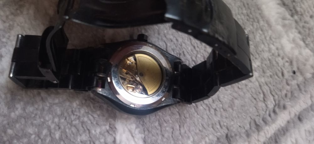 Часы наручные ..