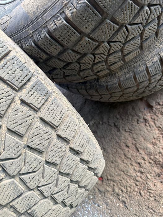 Продам резину с дисками зима  265/65/17