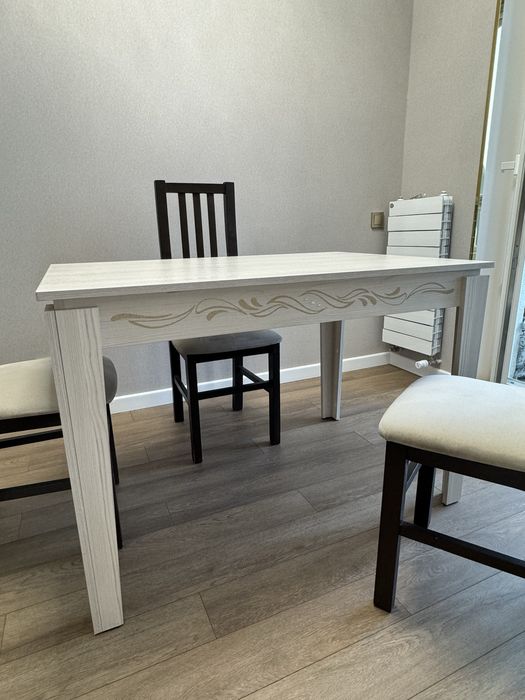 Стол и стулья дерево