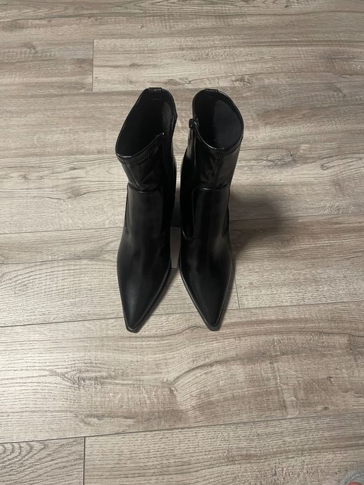 Черни боти Zara с ток