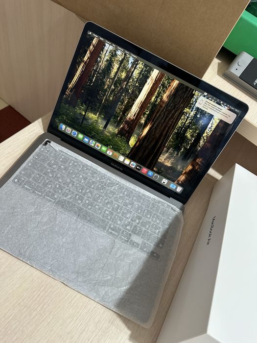 Продаю MacBook Air 2020