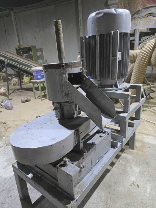 Vând presă peleți 22kw (reductor, motor,structura)