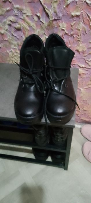 Продам кожаные осенние ботинки