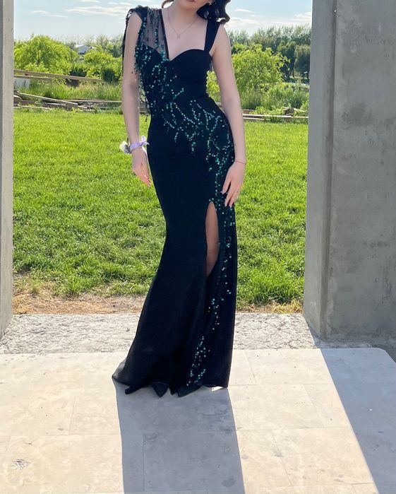 Rochie eveniment cu paiete si trena