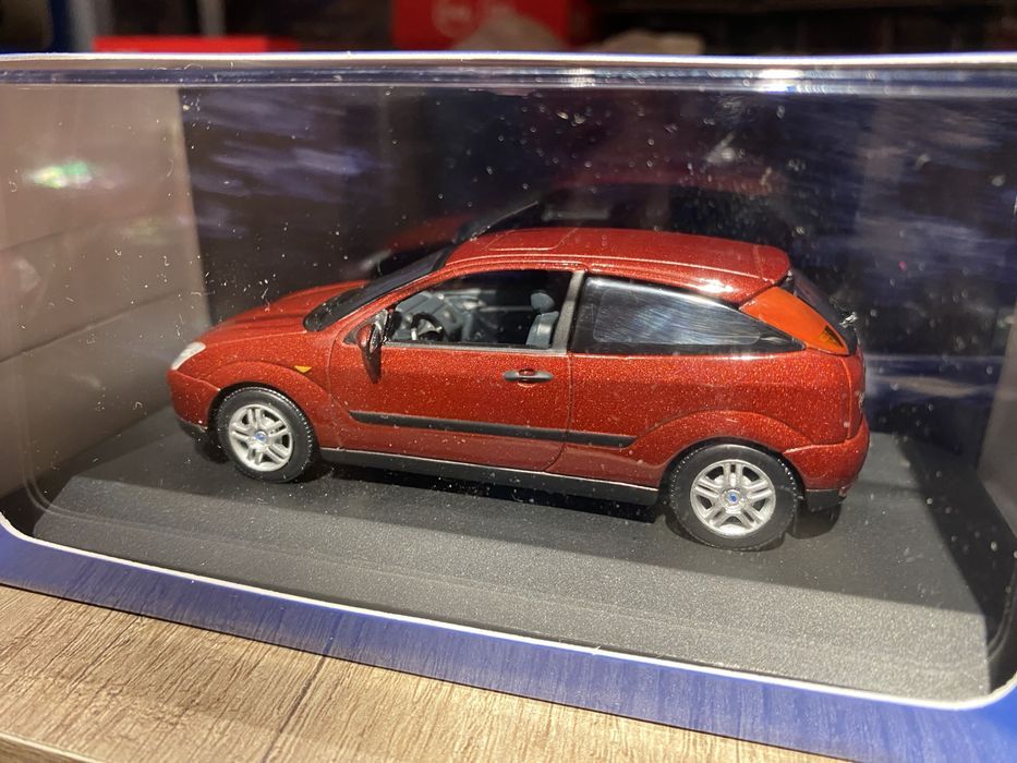 MINICHAMPS FORD FOCUS machetă auto scara 1:43 3 uși