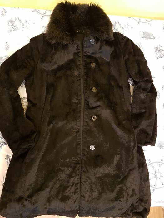 Продавам палто с къс косъм на фирмата Sisly