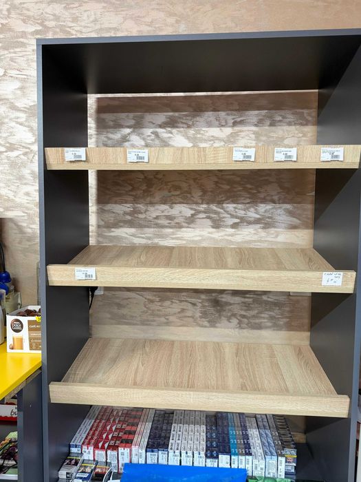 Ansamblu cu 3 vitrine de sticlă ,rafturi Paine ,foietaj sau diverse tot ansamblu