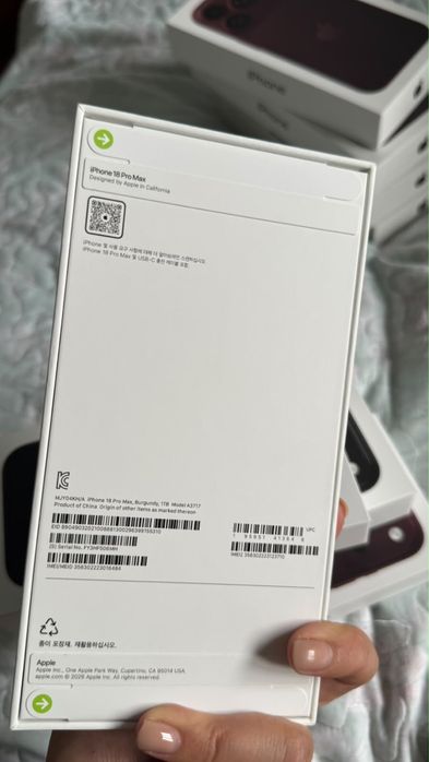 Iphone 18 pro max 1TB Burgundy