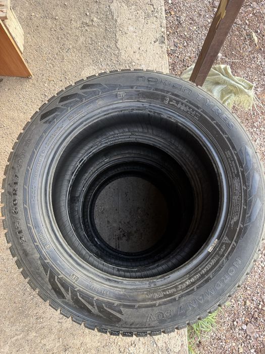 Продам комплект зимней резины Nokian