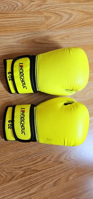 Mănuși de kickbox/box.Negre marimea 8 oz si galbene marimea 6 oz.