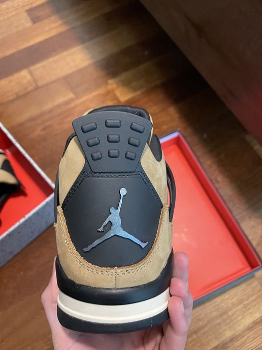 Jordan 4 Retro fossil