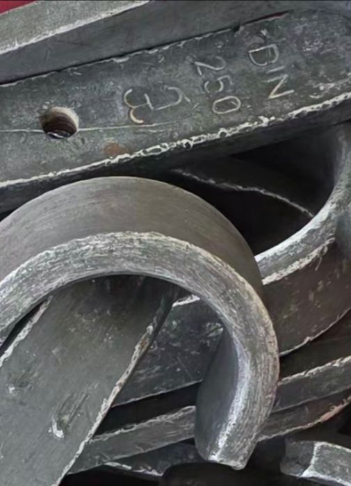 Euro cârlige pentru suspendarea carcaselor de carne din inox alimentar.35 Bucăți disponibile.