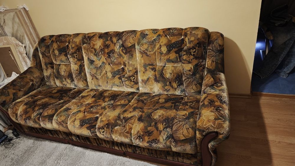 Canapea extensibilă 3 locuri – 230 cm , state bună.