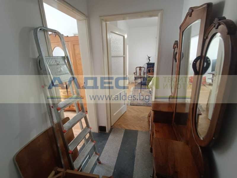 Дава се под наем Тристаен апартамент в София, Яворов - 135 кв.м за 950 € - Снимка #16