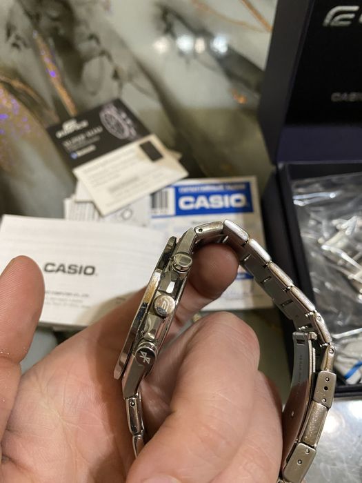Продам Часы Casio EDIFICE EQB-1100