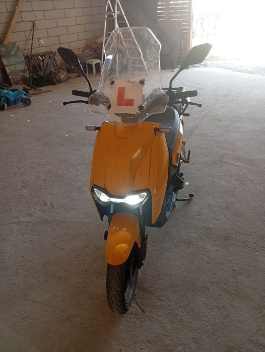 Scuter electric VMOTO
