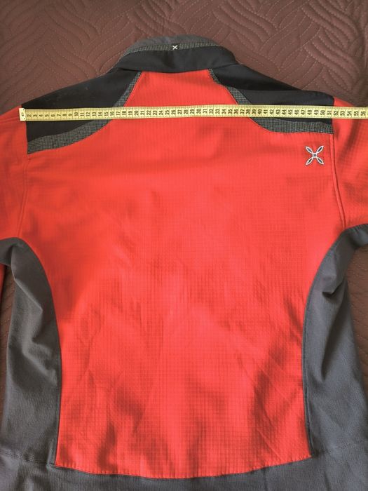 Продавам мъжко туристическо яке