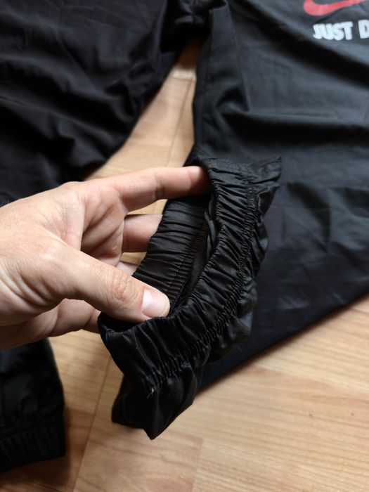 Pantaloni pants parachute joggers vintage cuffed Nike black nylon