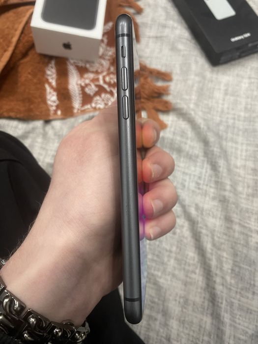 Срочно продам айфон 11 64 гб