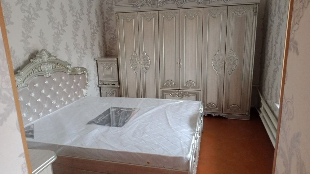 Спальный кроват . Шкаф. Тримо . 2 тумба . Матрас