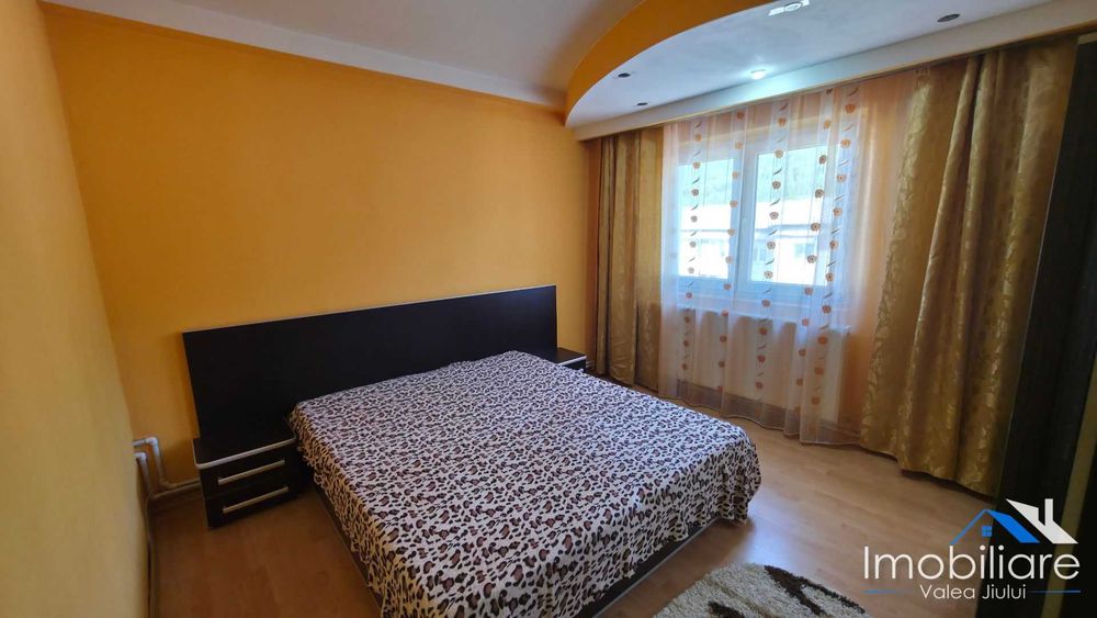 Apartament 3 camere - Lupeni (Barbateni) | 2 balcoane