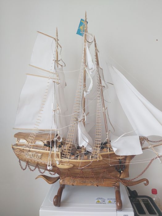 Продам корабль сувениры