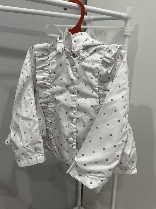 Продам ветровку на девочку