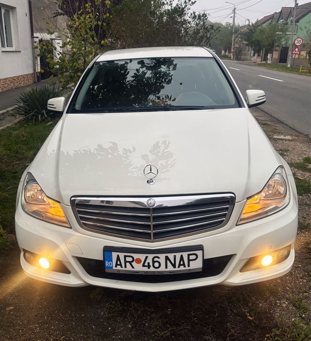 Mercedes-Benz C180 Manuala