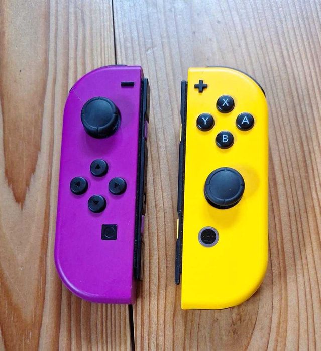 Nintendo Switch plus 4 joy con-uri